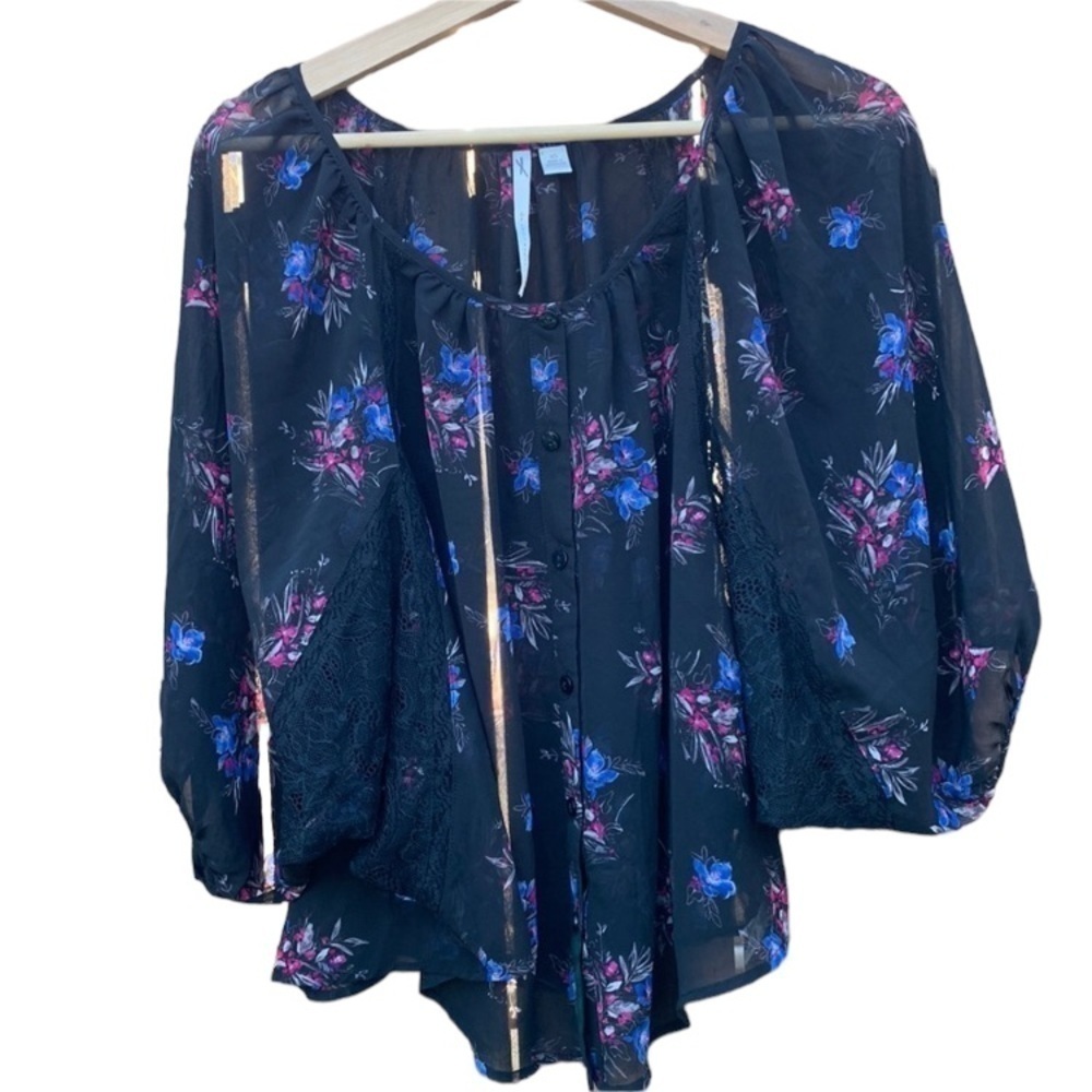Lauren Conrad women's size XS blue floral blouse, 3/4 blouse